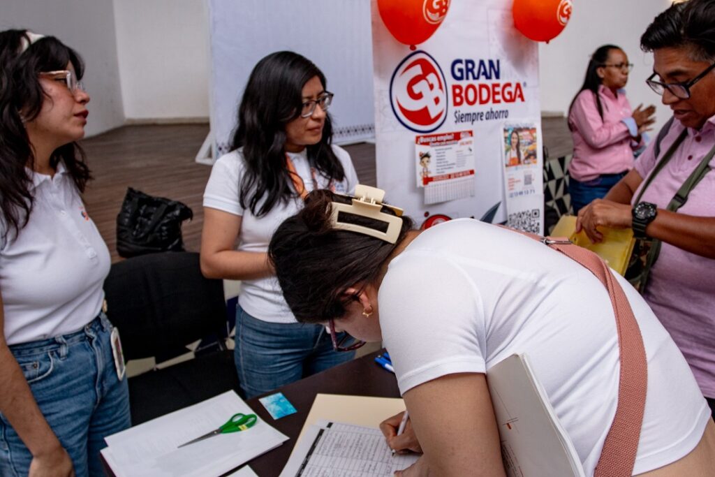 Más de mil 700 puestos de trabajo, todos con prestaciones de ley y sueldos dignos y competitivos, ofreció el gobierno municipal de Puebla, en el 1er Reclutamiento con Empresas de La Capital Imparable
