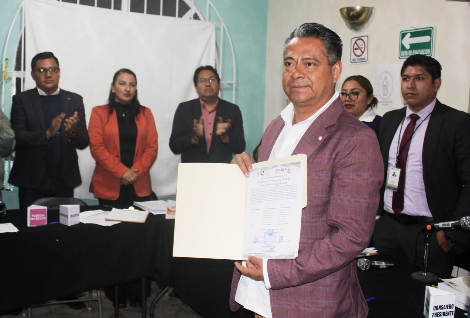 Baltazar Narciso recibe constancia de mayoría como Presidente Municipal Electo de Xiutetelco.