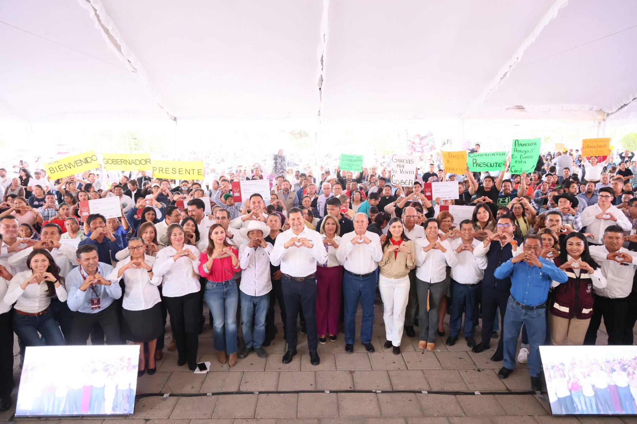 En Tepeaca, Alejandro Armenta entrega más de 7 mdp en obra comunitaria