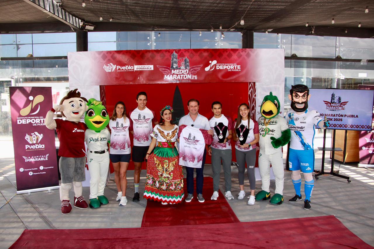 Presenta Gobierno de la Ciudad rutas, playera y medalla del Medio Maratón 21K Puebla 2025 -Se espera la participación de 3 mil corred