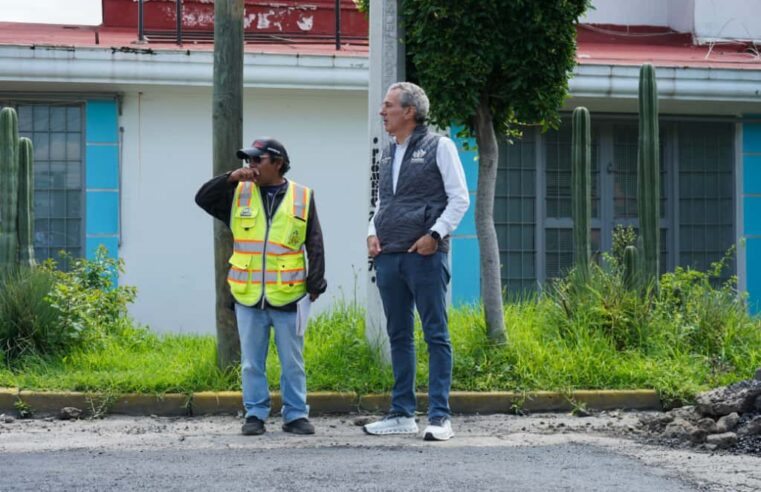Supervisa Pepe Chedraui trabajos de bacheo en la colonia Las Ánimas
