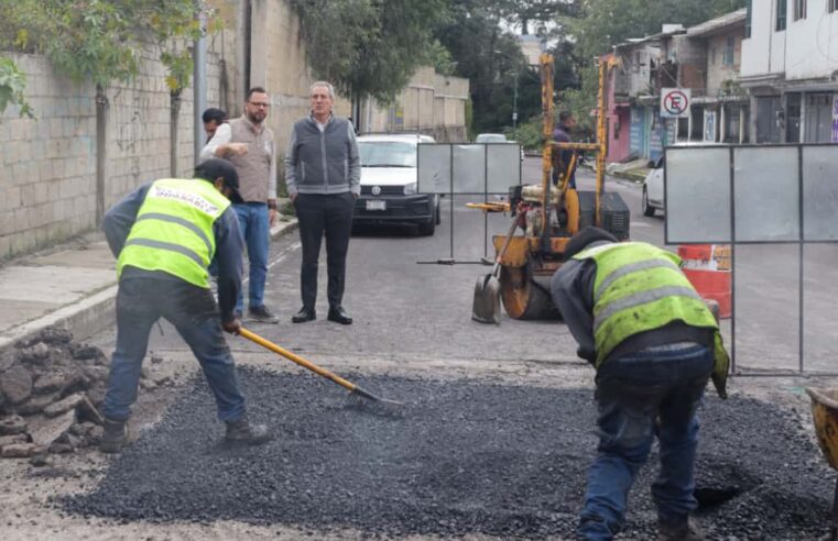 Supervisa Pepe Chedraui trabajos de bacheo en la colonia San José del Conde