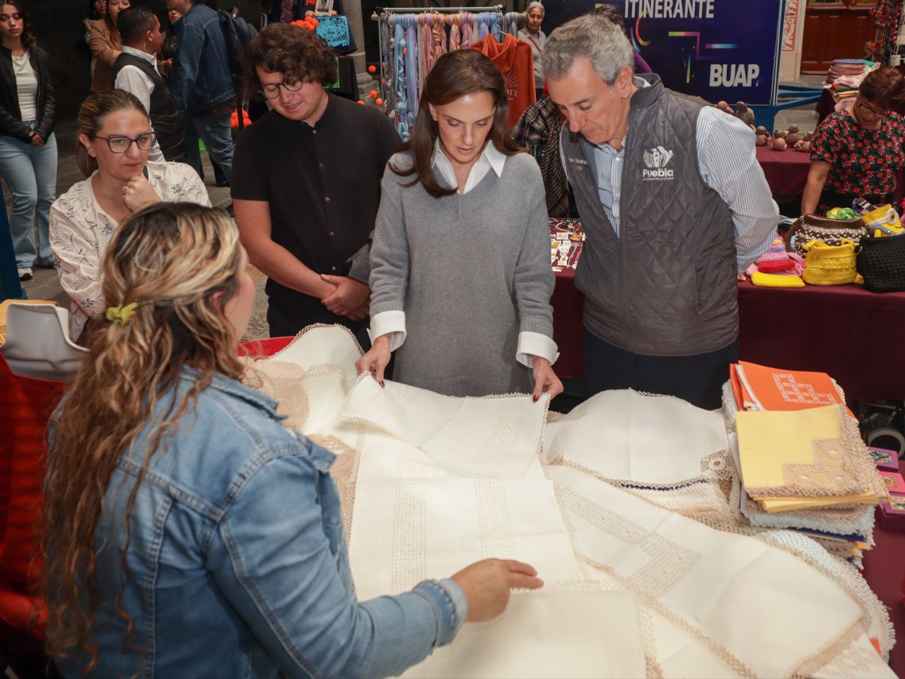 Recorren Pepe Chedraui y MariElise Budib Cumbre Iberoamericana de Artesanías que realiza en la capital