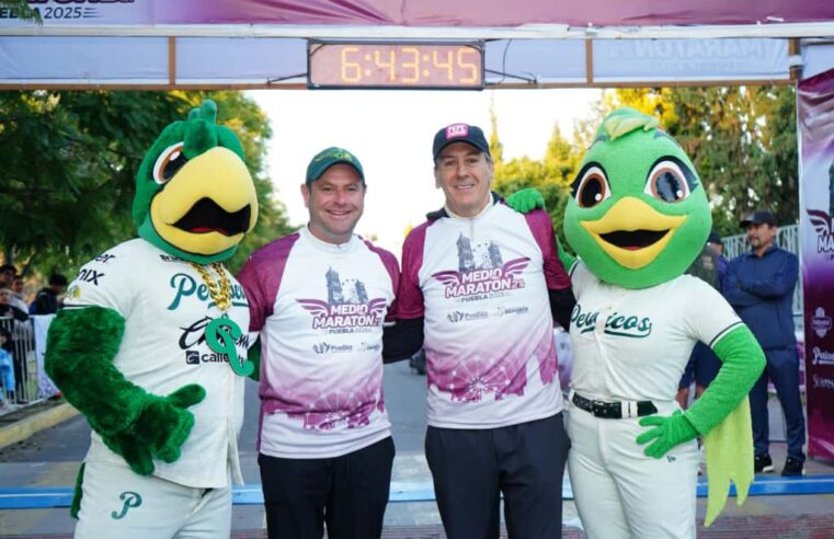 Pepe Chedraui dio el banderazo de la salida al Medio Maratón 21K Puebla 2025