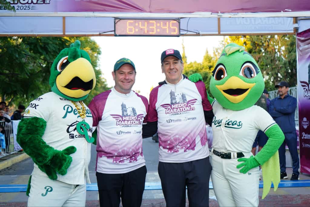 Pepe Chedraui dio el banderazo de la salida al Medio Maratón 21K Puebla 2025