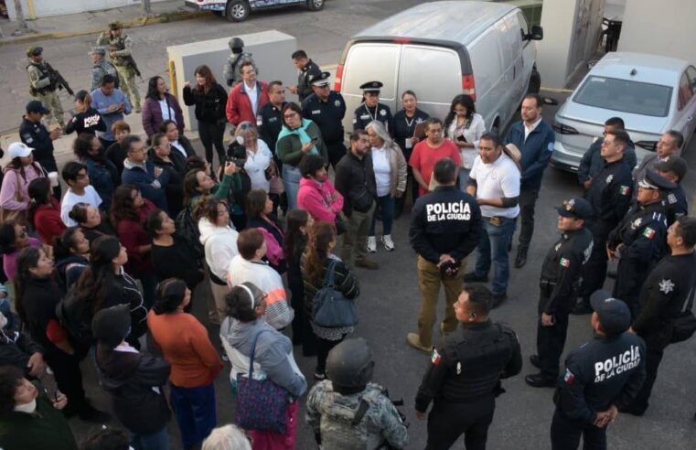 Recorre Félix Pallares la colonia Universidades para reforzar la seguridad