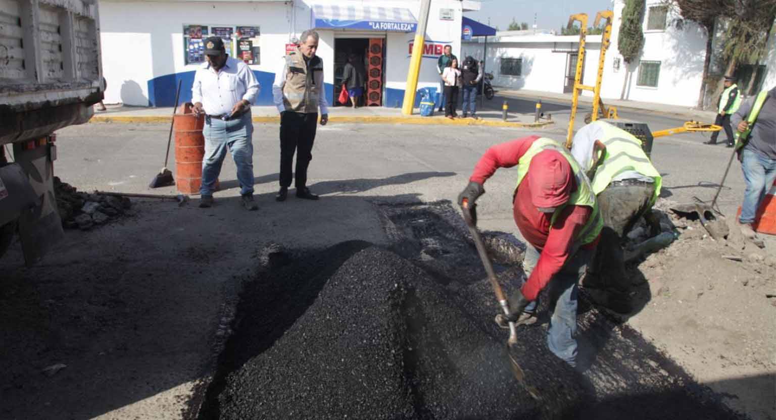 Continúa Pepe Chedraui con supervisión a trabajos de bacheo por diferentes zonas de la ciudad