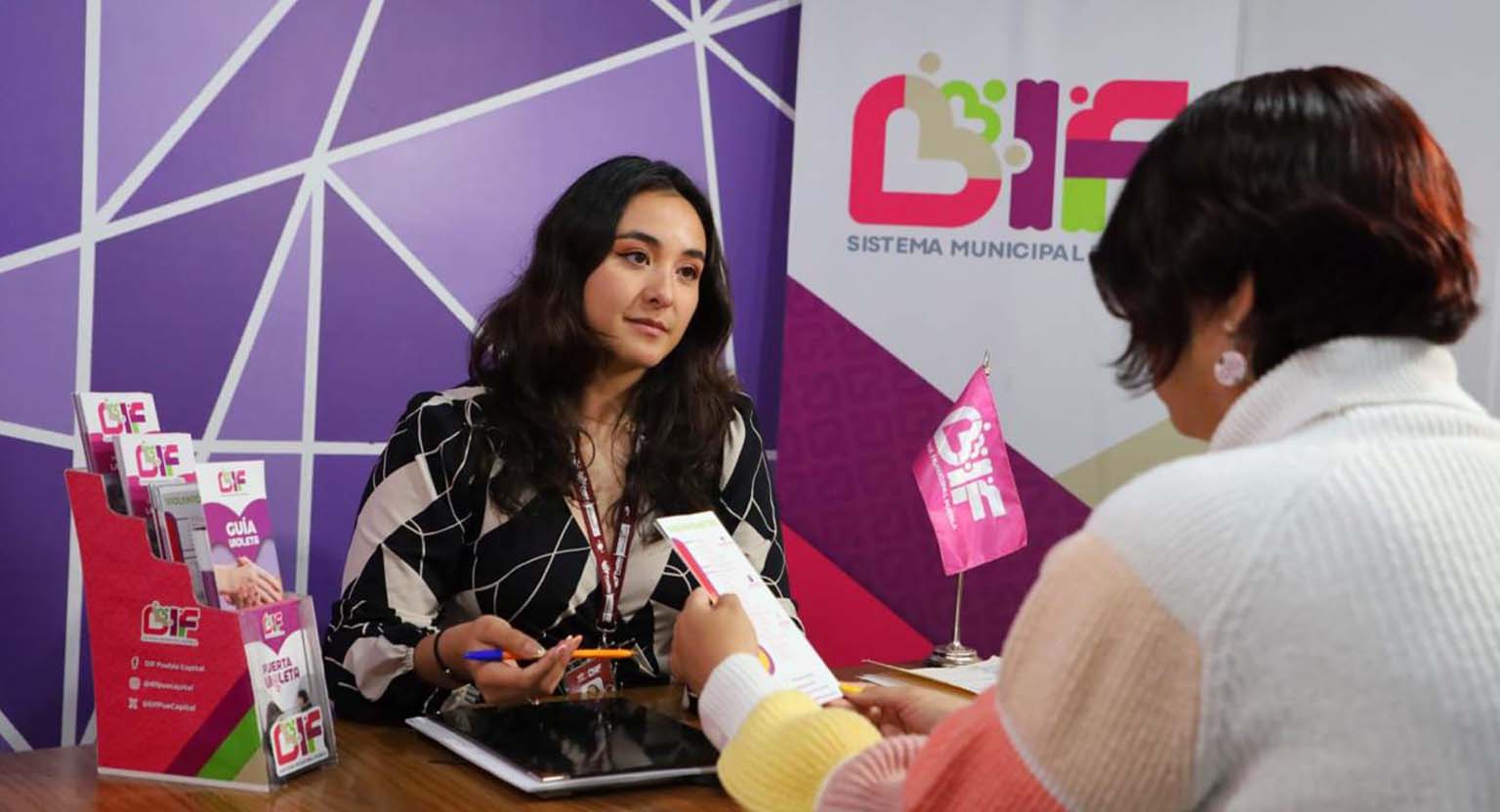 Fortalece DIF Puebla Capital atención a mujeres víctimas de violencia con el programa “Puerta Violeta”