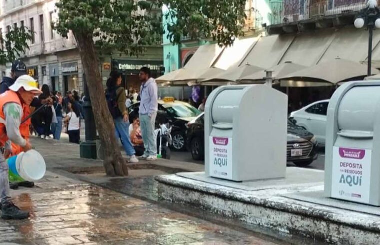 Gobierno de Pepe Chedraui refuerza limpieza urbana con lavado de papeleros y soterrados en el Centro Histórico