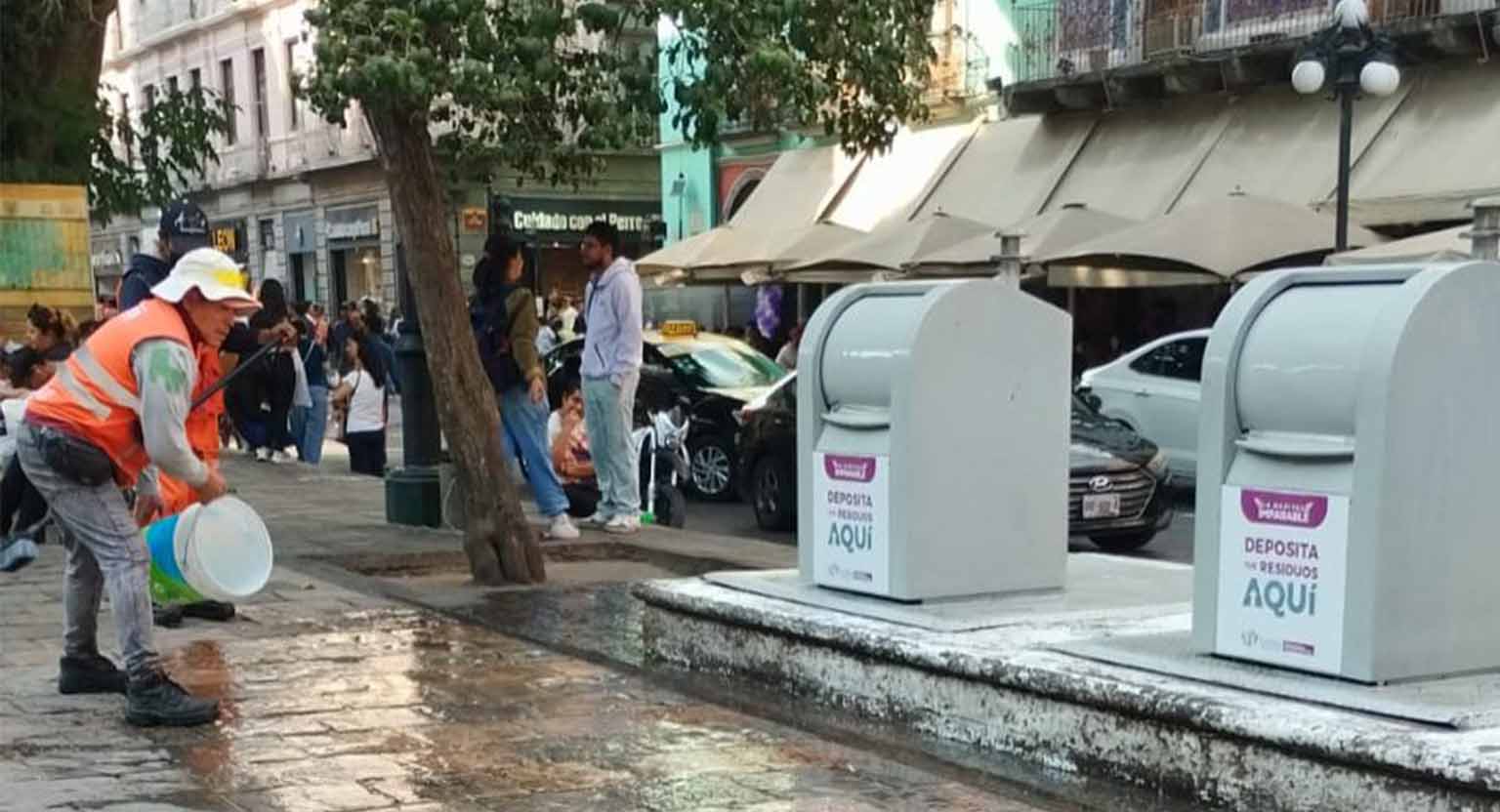 Gobierno de Pepe Chedraui refuerza limpieza urbana con lavado de papeleros y soterrados en el Centro Histórico