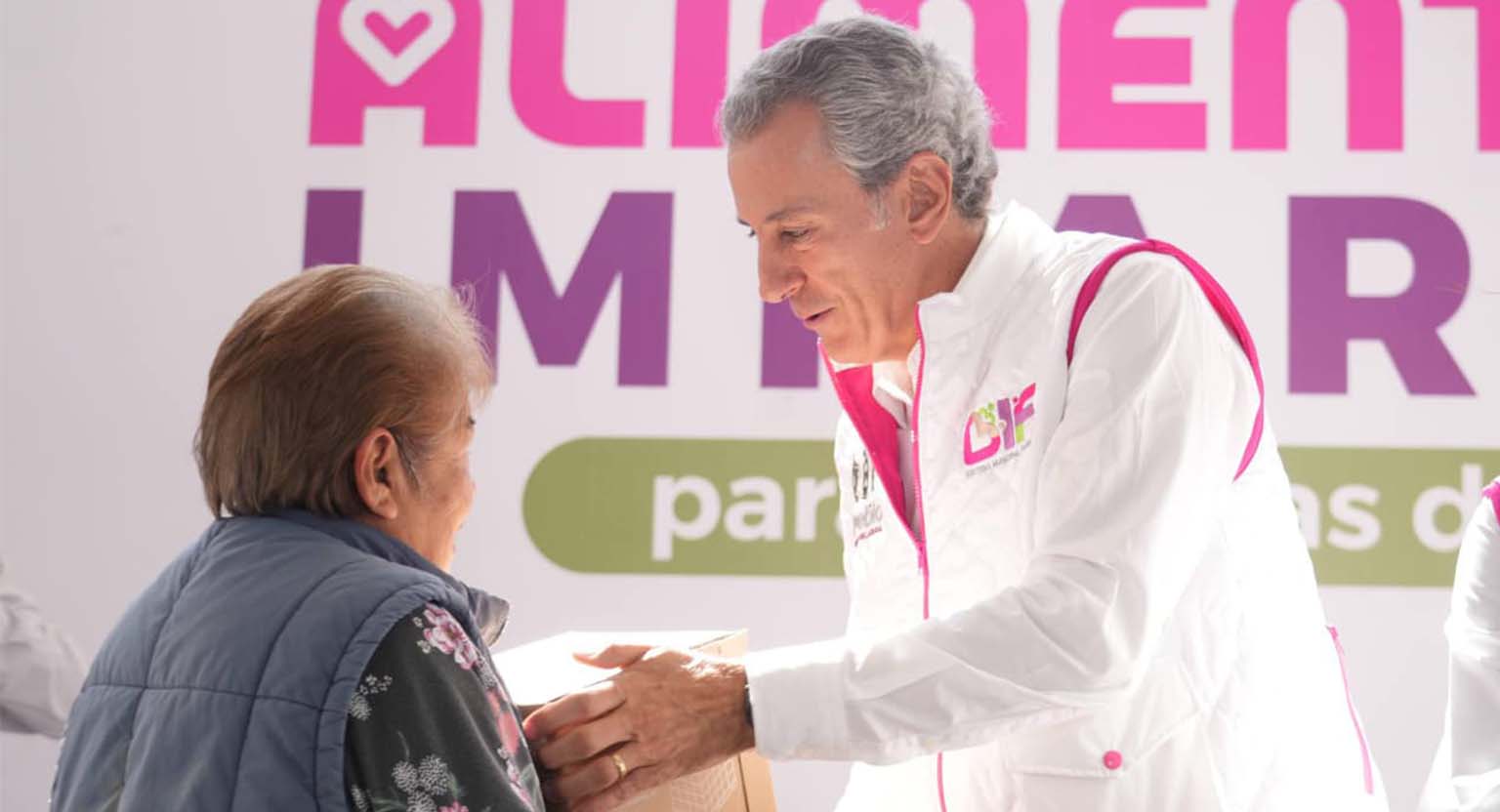 Pepe Chedraui y MariElise Budib recorren la capital entregando apoyos alimentarios con el programa “Alimentación Imparable”