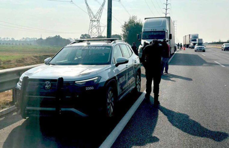 Policía Estatal frustra robo de tractocamión en la México-Puebla