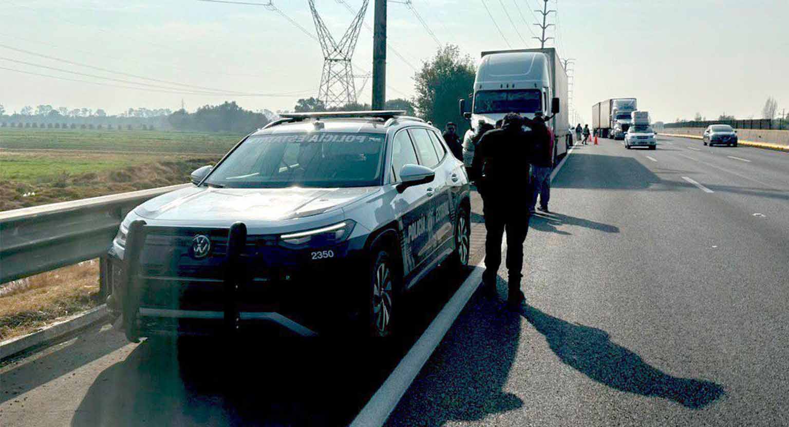 Policía Estatal frustra robo de tractocamión en la México-Puebla