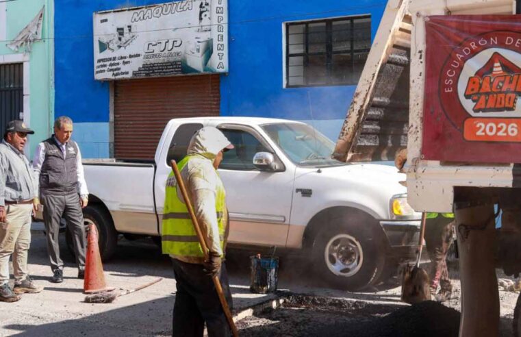 Supervisa Pepe Chedraui trabajos campaña «Bacheando Puebla» en el Barrio de Analco