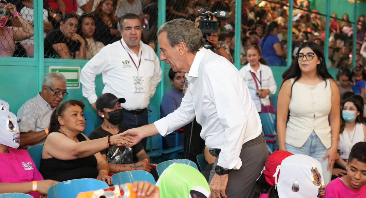Con función de lucha libre, Pepe Chedraui celebra el Día de la Niñez