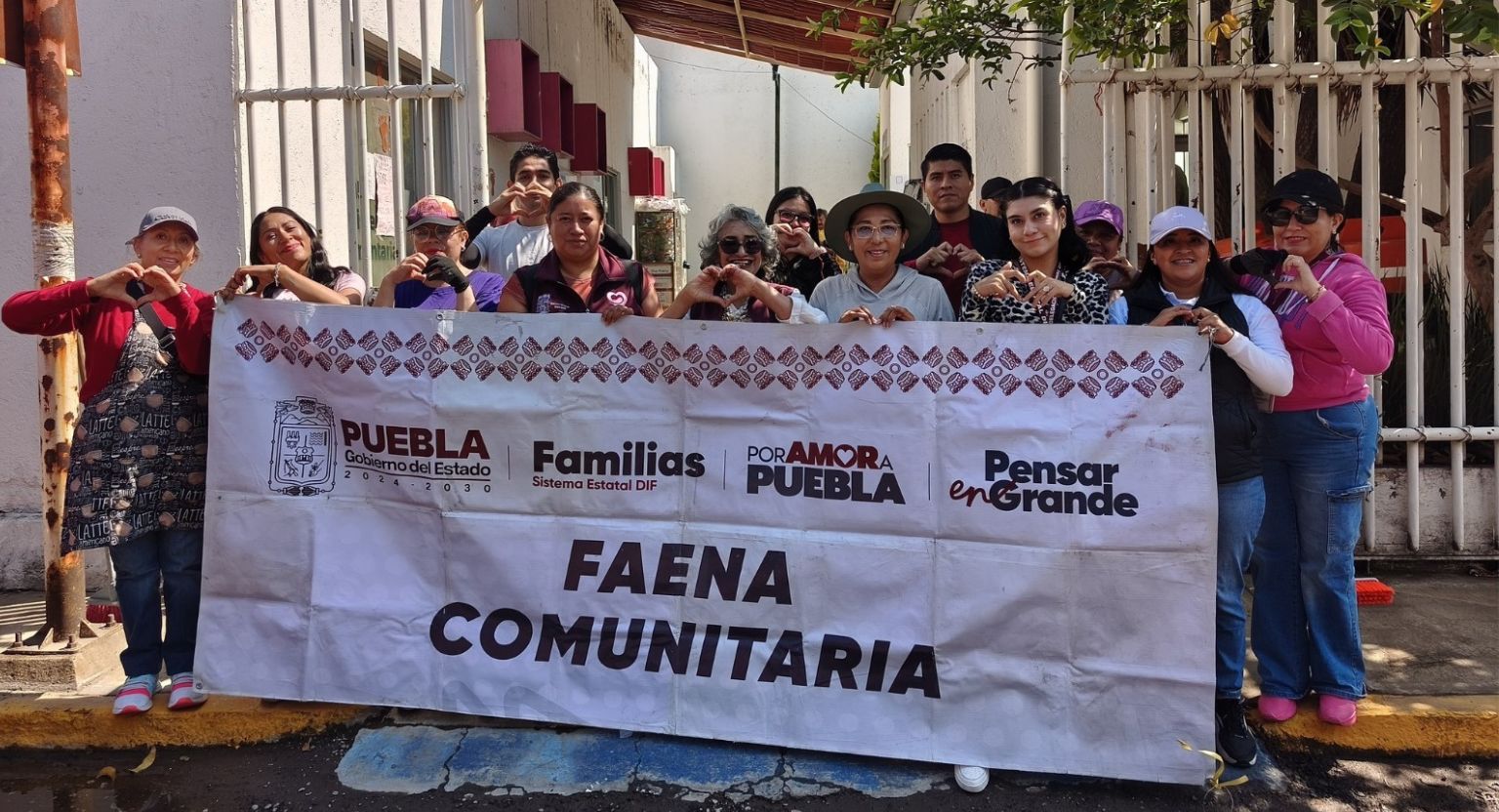 Encabeza Lupita Fernández faena comunitaria en Casa del Abue