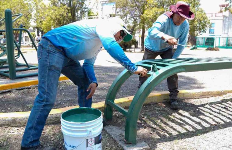 Fortalece Ayuntamiento de Puebla mantenimiento de mobiliario urbano en parques para el bienestar de las familias