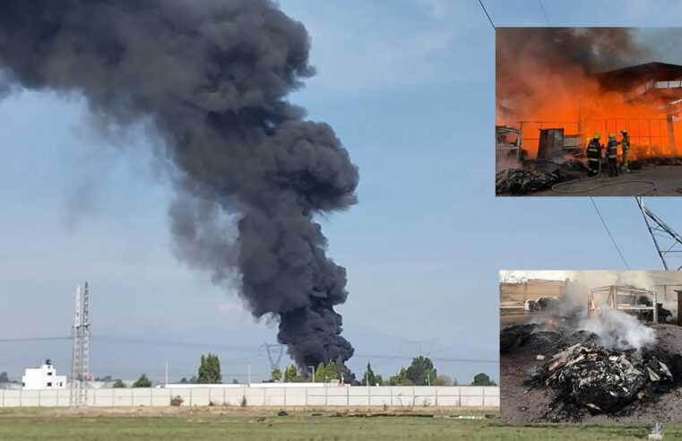 Intensa columna de humo de un incendio de una recicladora en Coronango