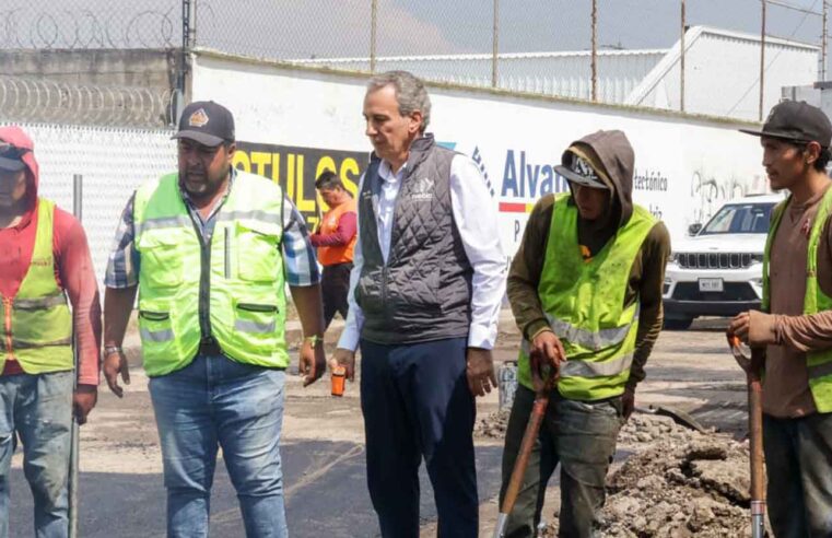 Pepe Chedraui supervisa trabajos de bacheo en San Pablo Xochimehuacan