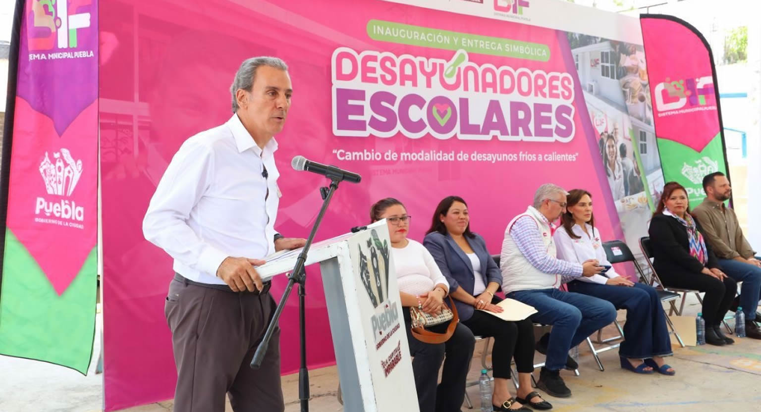Pepe Chedraui y MariElise Budib inauguran 10 desayunadores escolares en Puebla capital