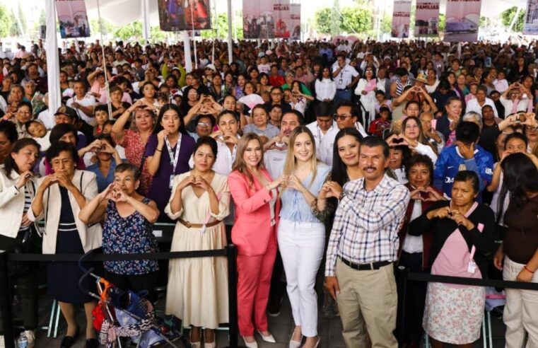 Con amor y cariño SEDIF consiente a 2 mil madres de Acatzingo