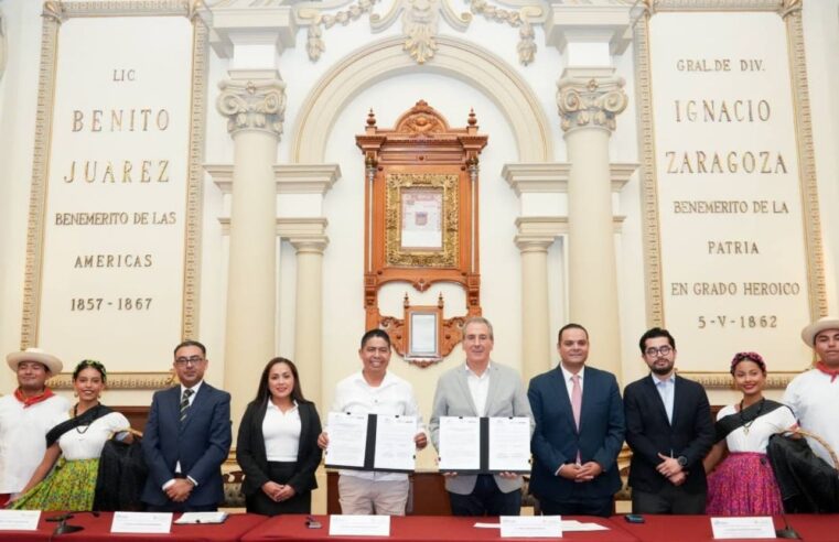 Firma Pepe Chedraui hermanamiento entre Puebla capital y Huatulco
