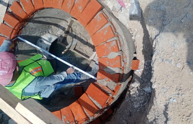 Para evitar inundaciones y colapsos en la red de drenaje, Agua de Puebla Sustituye la Infraestructura Sanitaria en la colonia SNTE