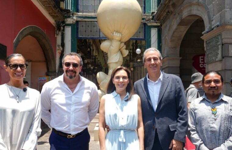 Pepe Chedraui inaugura la exposición “Viajando con Timoteo. El mundo como escenario”