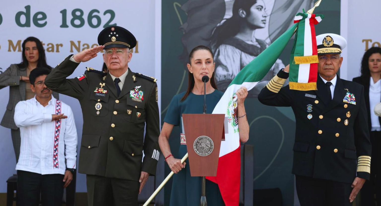 “Quienes piensan que la presidenta se arrodilla están destinados a la derrota”: Claudia Sheinbaum