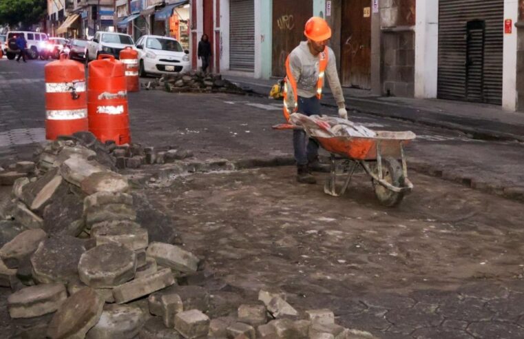 Realiza gobierno de Pepe Chedraui trabajos de bacheo en el Centro Histórico