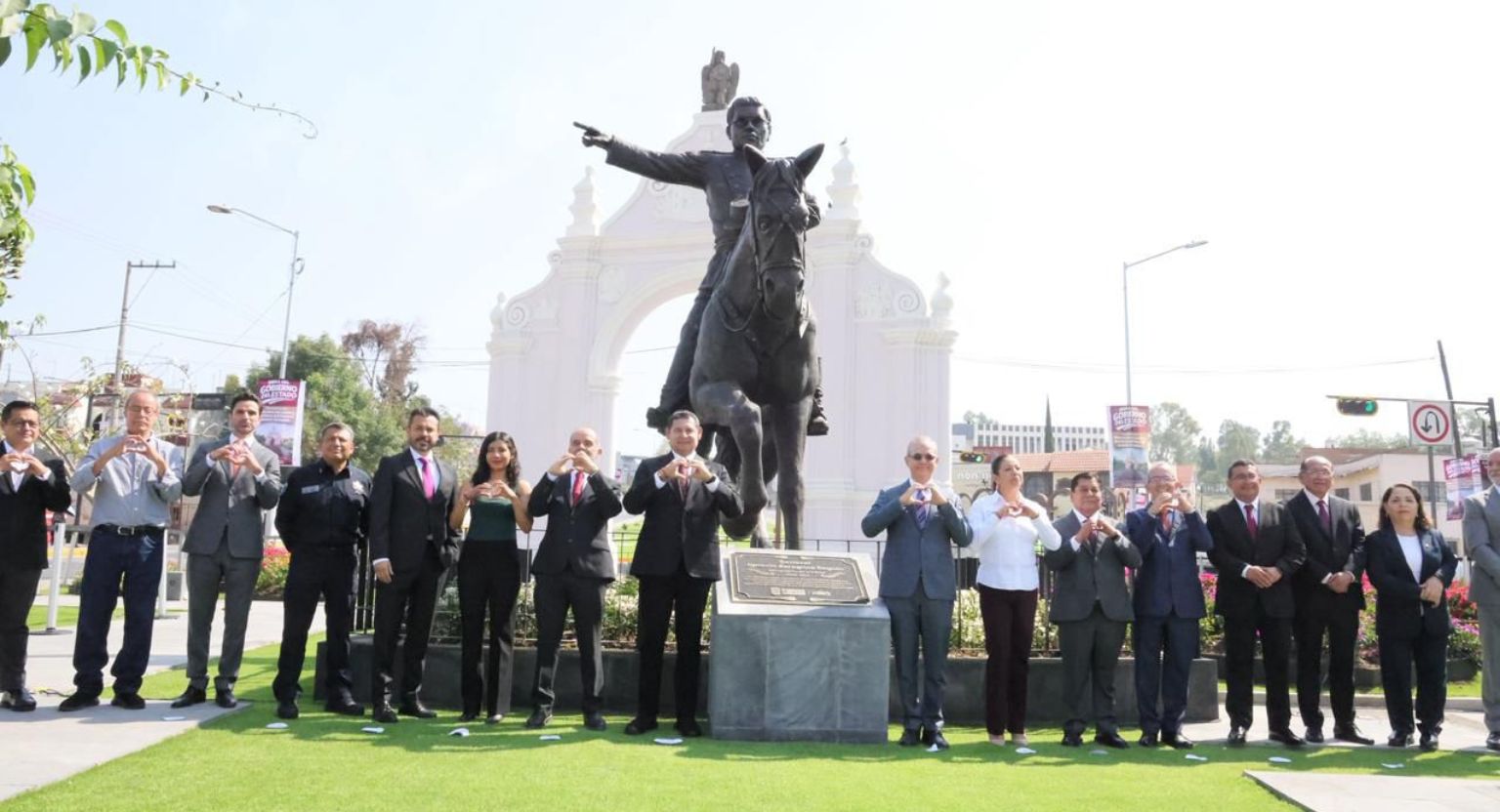 Rehabilita gobierno del estado El Arco de Loreto y devela escultura de Ignacio Zaragoza