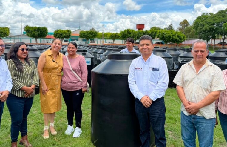 Abasto de agua, acto de justicia social, enfatiza Laura Artemisa en entrega de tinacos