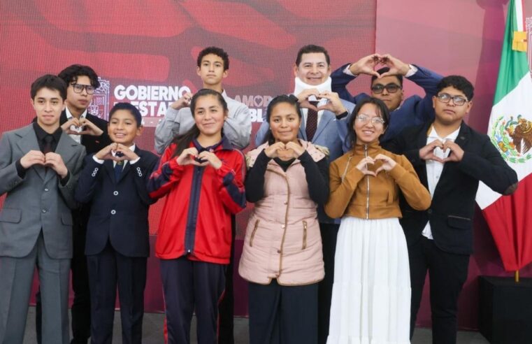 Gobierno Estatal apoya a talento poblano rumbo a olimpiada matemática en Singapur