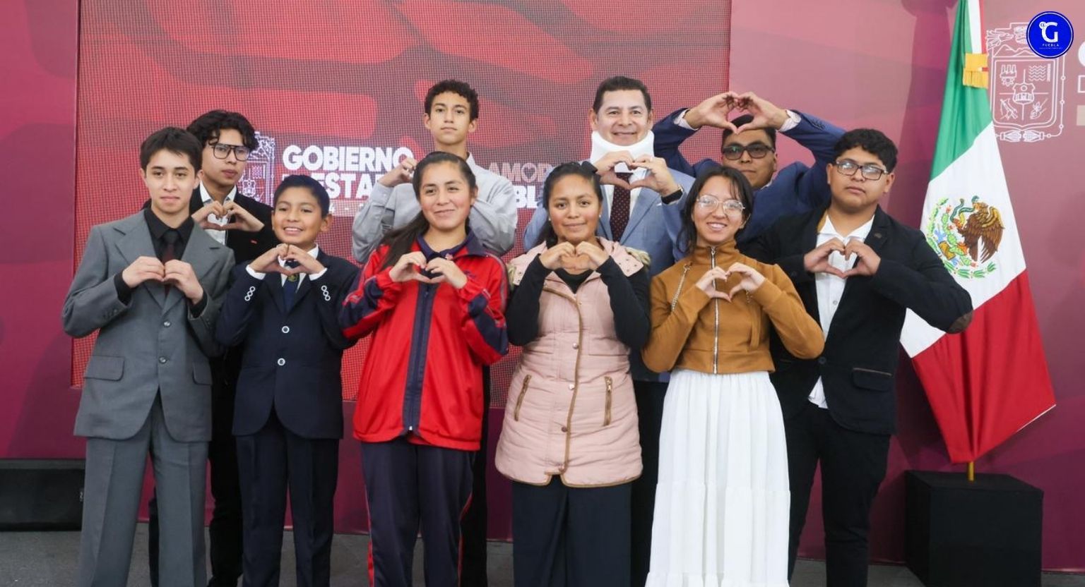 Gobierno Estatal apoya a talento poblano rumbo a olimpiada matemática en Singapur