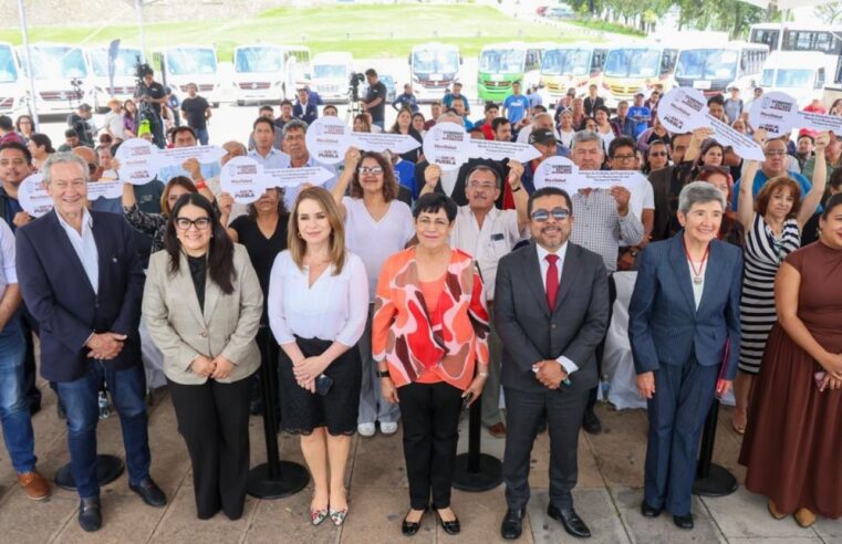 Gobierno Estatal cumple compromiso y entrega nuevas unidades a transportistas; impulsa movilidad segura