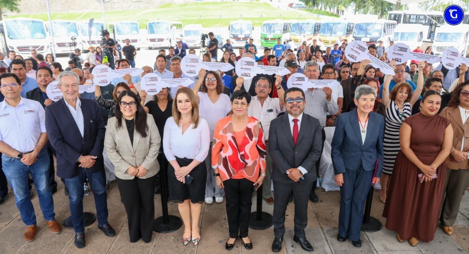 Gobierno Estatal cumple compromiso y entrega nuevas unidades a transportistas; impulsa movilidad segura
