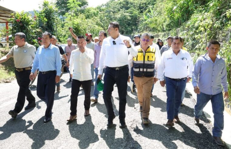 Gobierno estatal despliega maquinaria y apoyos sociales para atender emergencia en la Sierra Negra