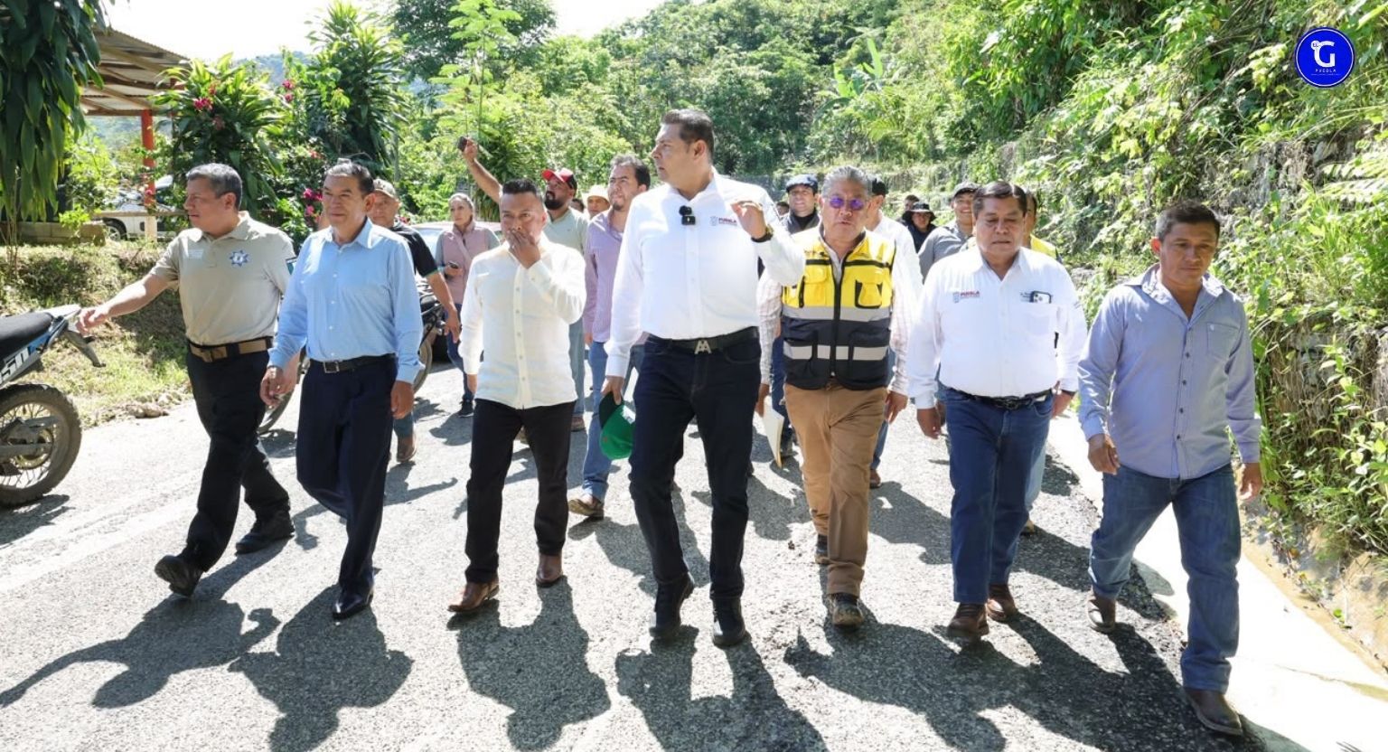 Gobierno estatal despliega maquinaria y apoyos sociales para atender emergencia en la Sierra Negra