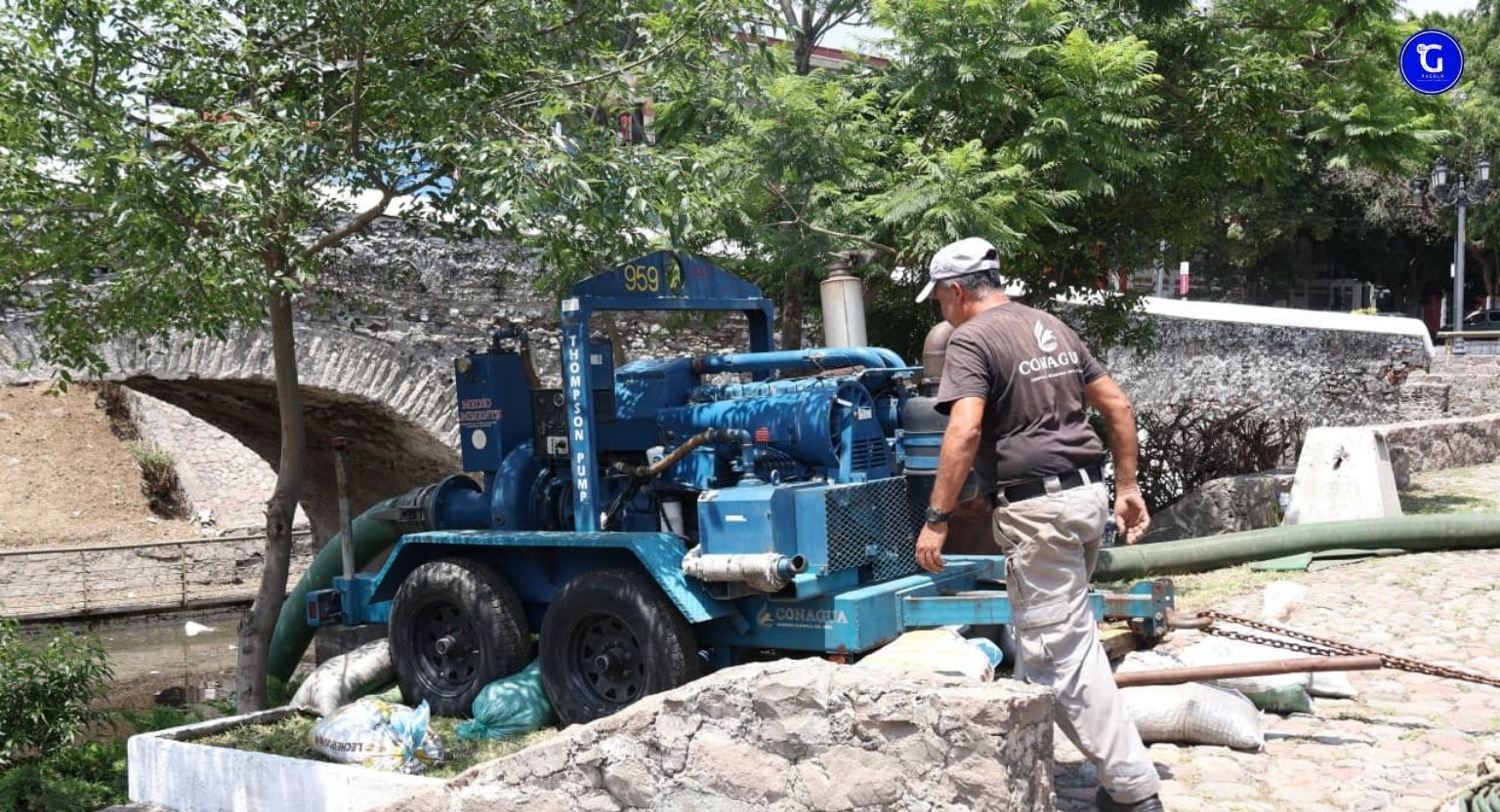 Supervisa Pepe Chedraui labores de drenado en el Puente de Ovando para restablecer la circulación segura