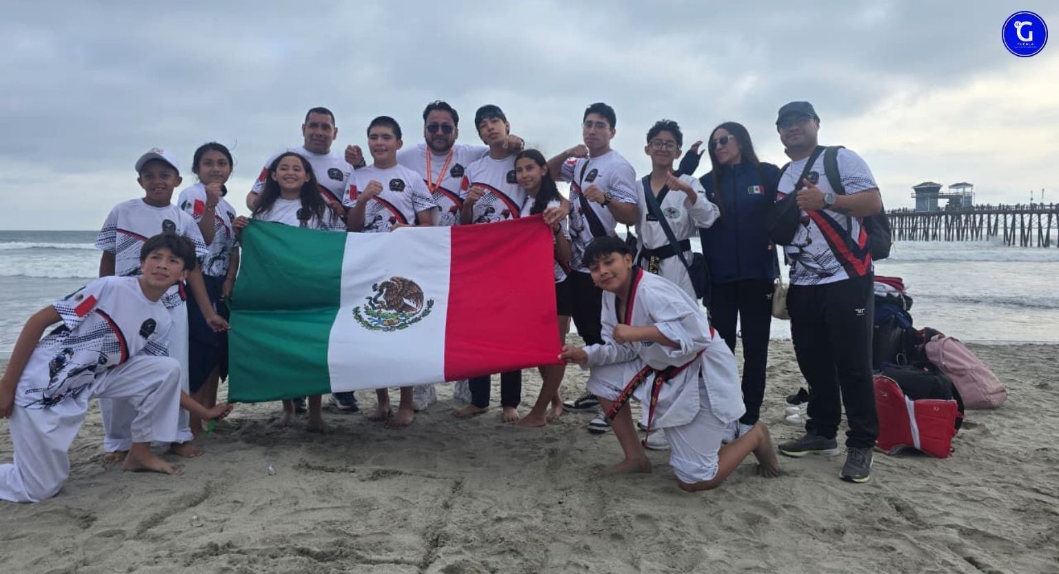 Taekwondoínes poblanos destacan en torneo internacional en California