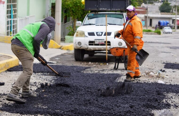 Bachean y preparan vialidades para la próxima relaminación en calles principales de Amozoc.
