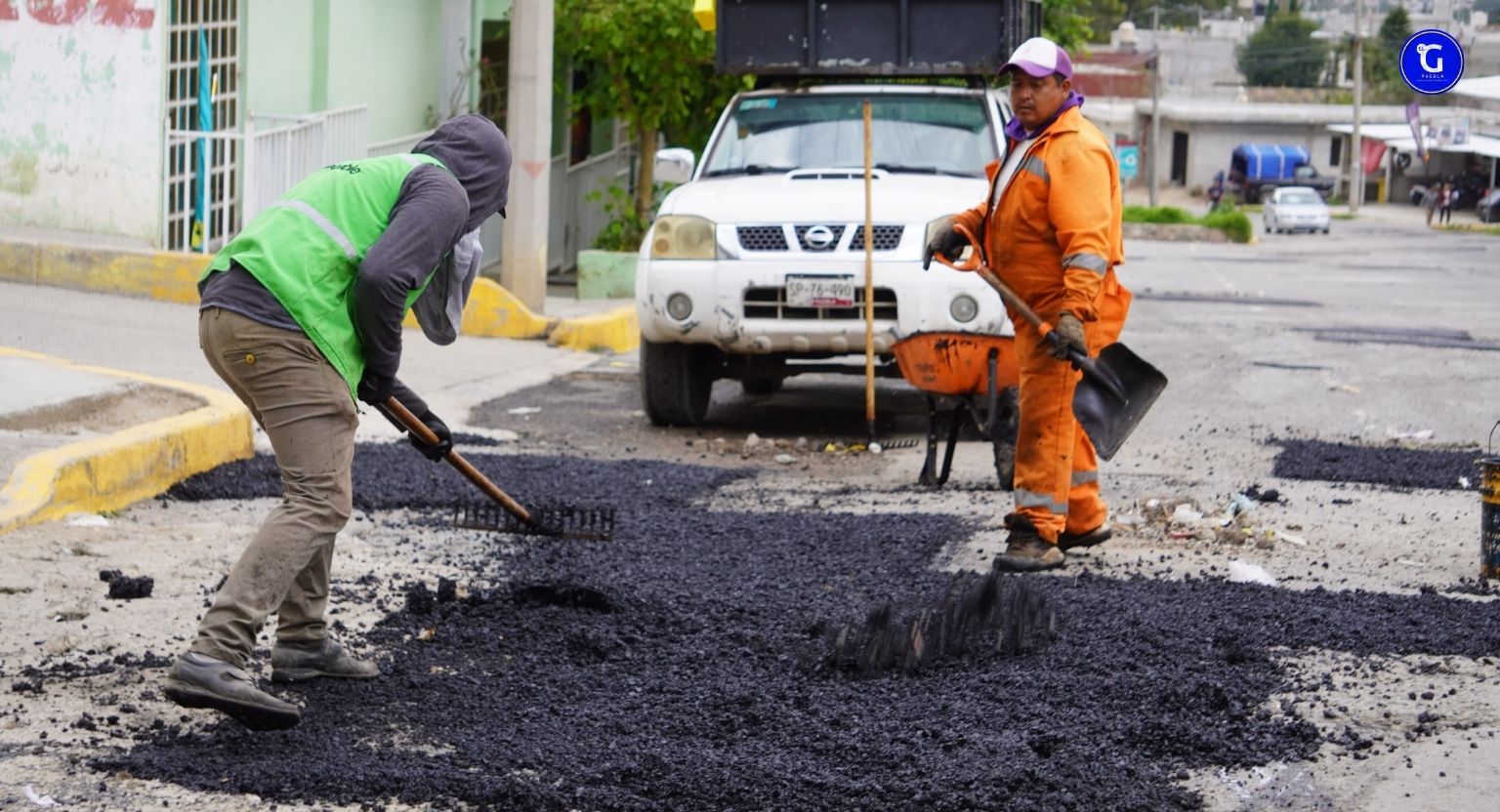 Bachean y preparan vialidades para la próxima relaminación en calles principales de Amozoc.