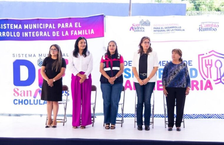 Entrega Lupita Cuautle nuevo equipamiento para desayunadores escolares
