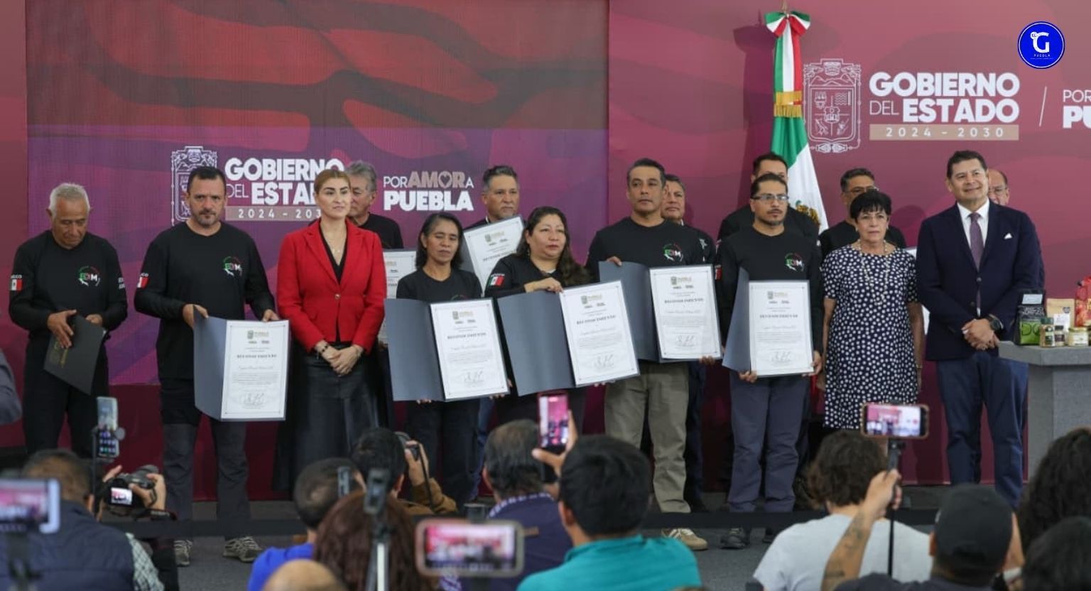 Gobierno honra valor de espeleólogos y fortalece sistema de protección civil