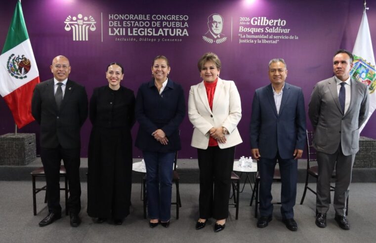 Reconoce Congreso del Estado a docentes de Educación Física del BINE por 30 años de servicio