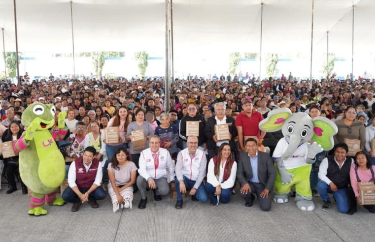 Respalda Pepe Chedraui a familias con entrega de despensas en Bosques de San Sebastián