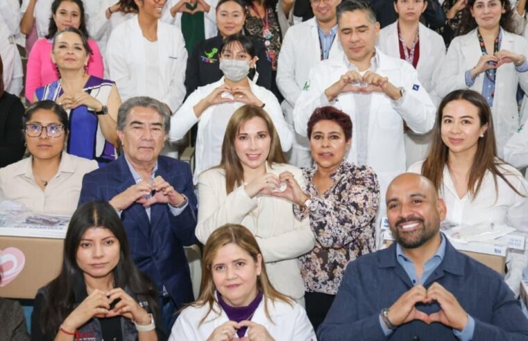 Ceci Arellano entrega insumos al hospital de la niñez poblana
