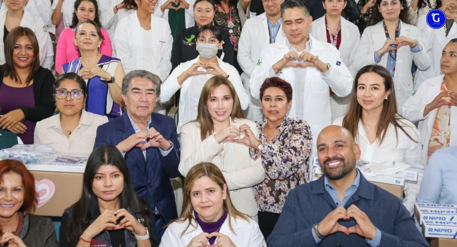Ceci Arellano entrega insumos al hospital de la niñez poblana