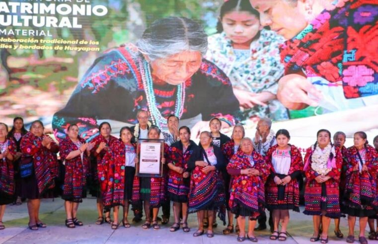 Textiles y bordados de Hueyapan se reconocen como Patrimonio Cultural Intangible de Puebla