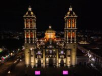 Inauguran Pepe Chedraui y Arquidiócesis de Puebla nueva iluminación de la Catedral
